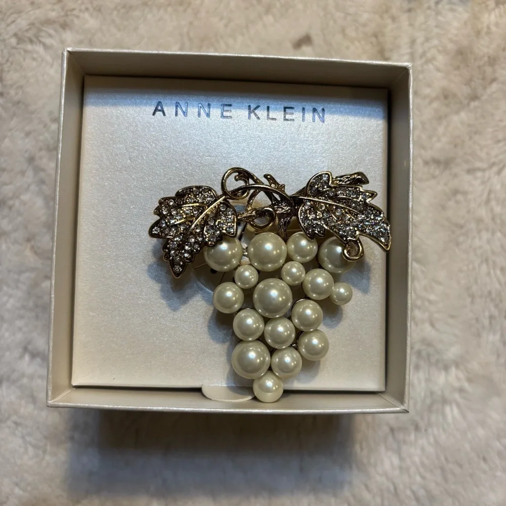 NEW Anne Klein Brooch Gold-tone Crystals Leaves Ivory Pearl Cluster Classic NIB